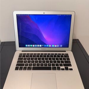 Apple MacBook Air - Sleek Silver Design